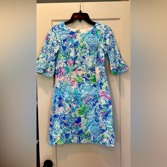 Lilly Pulitzer Dress, size 00, ruffle sleeves and key hole back! - Picture 1 of 3